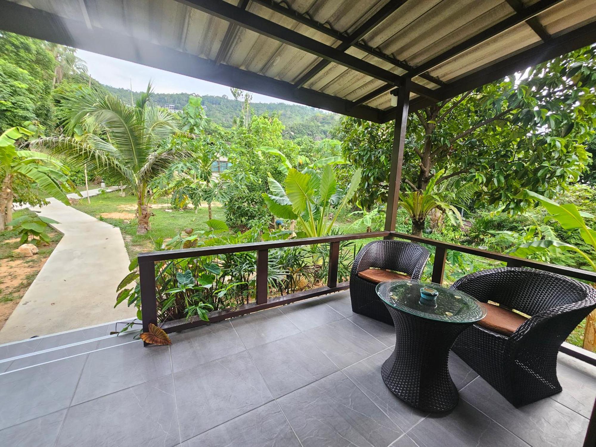 Bang Po Hut Hotel Ban Bang Po Exterior photo